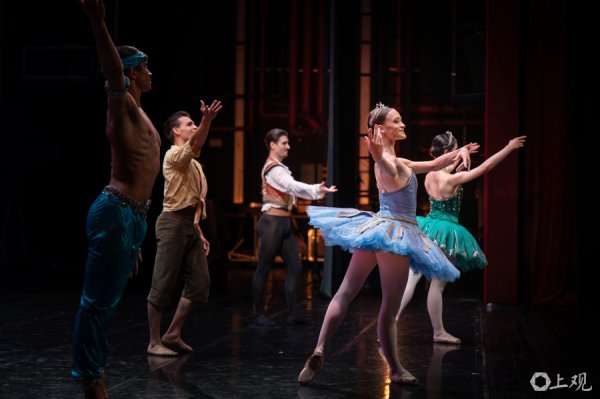 配资平台开户炒股 演界｜巴黎歌剧院芭蕾明星上海首演技惊四座：百年底蕴与顶尖技艺的璀璨碰撞
